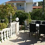 Coastal Comfort In * Vinišće