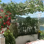 아파트 Coastal Comfort In Vinišće