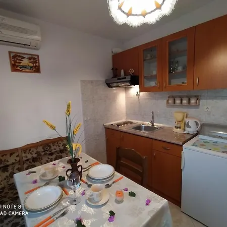 Coastal Comfort In Apartment *