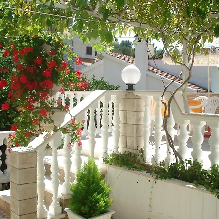 Coastal Comfort In Apartment *
