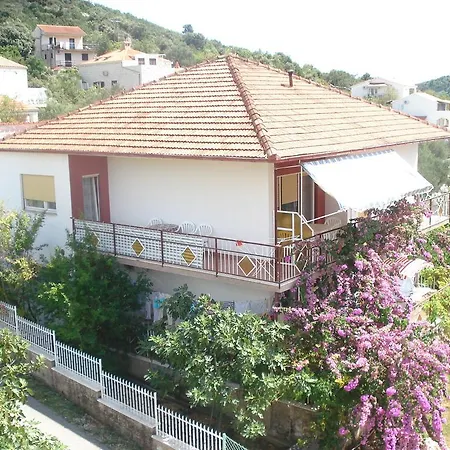 Charming In With Jetty Apartment